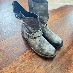 Frye Veronica Short metallic sz. 7